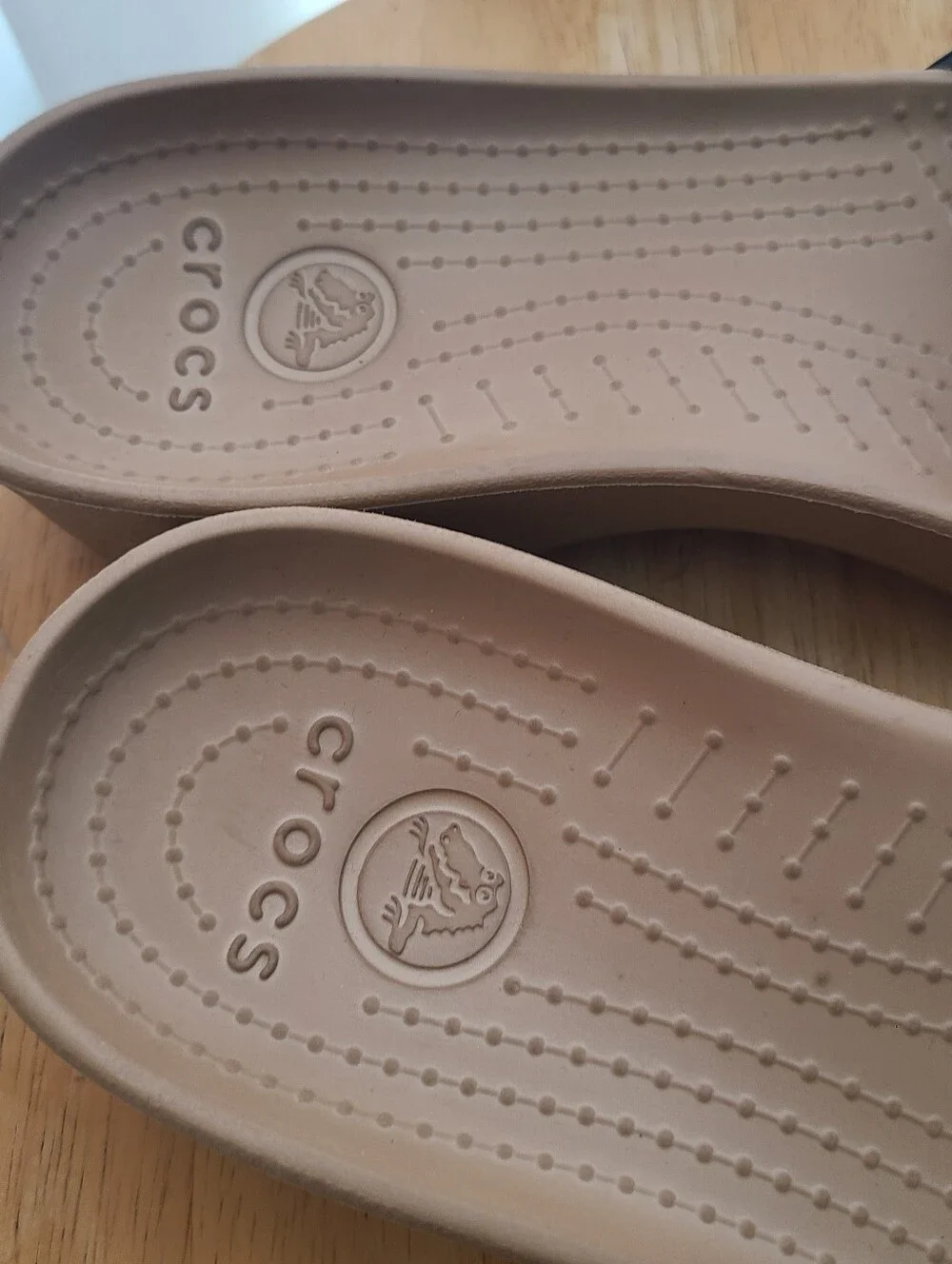 Crocs Navy Blue Buckled Flip Flops Women's Size 9 - Picture 4 of 5